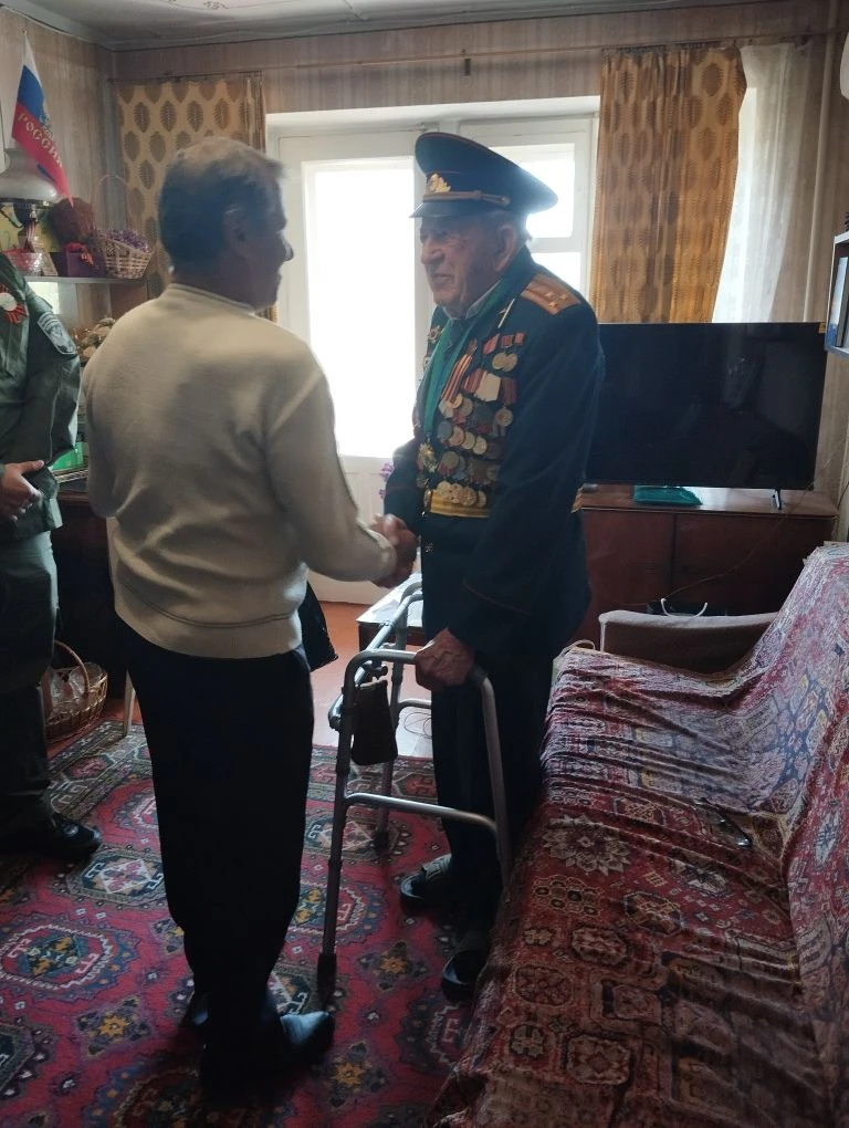  81 годовщина Победы в Великой Отечественной Войне 	Перед наступающим Праздником «Великой Победы» 9 мая, сотрудники Запорожского отдела рыбоохраны Азово-Черномороского  ТУ Росрыболовства с трепетом и глубоким чувством памяти возложили цветы к мемориальном
