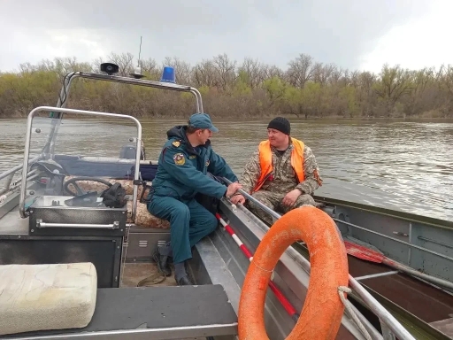 Разъяснительная работа на местах.  	11 апреля 2026г государственным инспектором Цимлянского отдела Ширяшкиным А.А. совместно с сотрудниками Серафимовичского инспекторского отдела Центра ГИМС ГУ МЧС России по Волгоградской области проведен рейд на р. Дон в