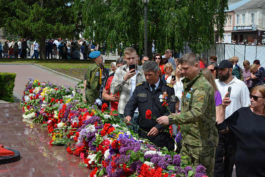 81 годовщина Победы в Великой Отечественной Войне  В рамках мероприятий, посвящённых 81 годовщине празднования Дня Победы в Великой Отечественной войне, сотрудники Прикавказского отдела почтили память павших воинов Великой Отечественной войны возложением 
